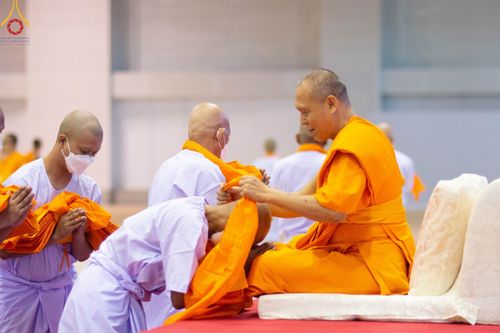 ภาพ No.101651:พิธีขอบรรพชา, พิธีขอสรณคมน์และศีล, พิธีถวายบาตร ในโครงการอุปสมบทหมู่ รุ่นบูชาธรรมมหาปูชนียาจารย์ ณ วัดพระธรรมกาย วันที่ 9 ธันวาคม พ.ศ. 2566