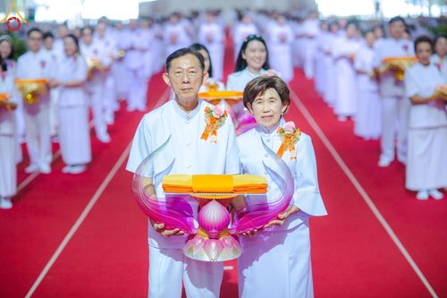 ภาพ No.177957:พิธีทอดผ้าป่าต้นสมบัติจักรพรรดิ ในวันอาทิตย์ที่ 1 ธันวาคม พ.ศ. 2567 ณ สภาธรรมกายสากล วัดพระธรรมกาย