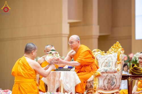 ภาพ No.232501:วันอาทิตย์ที่ 6 กรกฏาคม พ.ศ. 2568 พิธีมุทิตาสักการะพระครูสัญญาบัตร ปีพุทธศักราช 2568 ณ ห้องแก้วสารพัดนึก2 สภาธรรมกายสากล วัดพระธรรมกาย