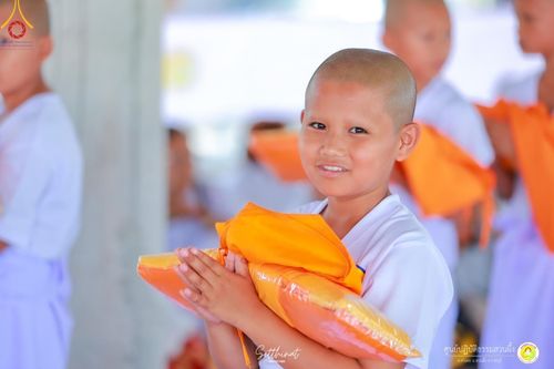 ภาพ No.135651:พิธีขอขมารับผ้าไตร , พิธีบรรพชา ในโครงการบรรพชาสามเณร ฟื้นฟูพระพุทธศาสนาทั่วไทย  ณ ศูนย์ปฏิบัติธรรมสวนผึ้ง จ.ราชบุรี วันที่ 4 เมษายน พ.ศ. 2567