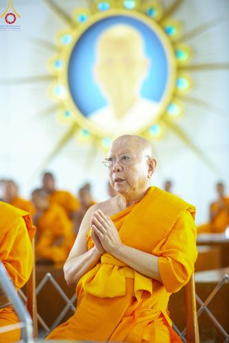 ภาพ No.205670:พิธีสวดพระพุทธมนต์ และถวายภัตตาหารเมนูสวรรค์แด่พระภิกษุ สามเณร วันจันทร์ที่ 3 กุมภาพันธ์ พ.ศ. 2568 ณ หอฉันคุณยายอาจารย์ฯ วัดพระธรรมกาย