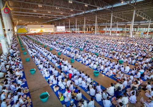 ภาพ No.276983:วันอาทิตย์ที่ 7 ธันวาคม พ.ศ. 2568 พิธีตักบาตรอาทิตย์ต้นเดือน ณ บ้านแก้วเรือนทองคุณยายฯ วัดพระธรรมกาย