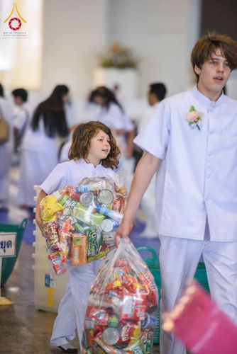 ภาพ No.308539:วันที่ 1 กุมภาพันธ์ พ.ศ. 2569 พิธีตักบาตรข้าวสารอาหารแห้ง ณ บ้านแก้วเรือนทองคุณยาย สภาธรรมกายสากล วัดพระธรรมกาย