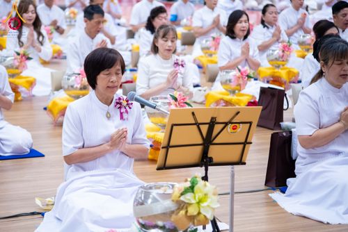 ภาพ No.310685:วันอาทิตย์ที่ 22 กุมภาพันธ์ พ.ศ. 2569 พิธีถวายโคมมาฆประทีป ณ ห้องแก้วสารพัดนึก 2 วัดพระธรรมกาย จ.ปทุมธานี