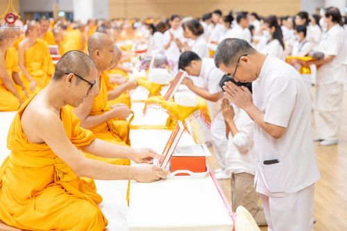 ภาพ No.138869:พิธีถวายกองทุนสนับสนุน การสร้างพระไตรปิฎกฉบับธรรมชัย และอนุรักษ์คัมภีร์ใบลาน น้อมบูชาธรรมหลวงพ่อธัมมชโย 80 ปี ณ ห้องแก้วสารพัดนึก 2 วัดพระธรรมกาย วันเสาร์ที่ 1 มิถุนายน พศ. 2567