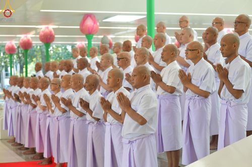 ภาพ No.199738:โครงการอุปสมบทหมู่บูชาธรรม 116 ปี คุณยายอาจารย์มหารัตนอุบาสิกาจันทร์ ขนนกยูง โครงการอุปสมบทหมู่ธรรมทายาท ระดับอุดมศึกษา รุ่นที่ 51 ภาคฤดูหนาว  ณ โบสถ์พระไตรปิฏก วัดพระธรรมกาย จ.ปทุมธานี  วันที่ 11 มกราคม พ.ศ. 2568 โดยมีพระครูปลัดรัตนวีรวัฒน์ เจ้าอาวาสวัด