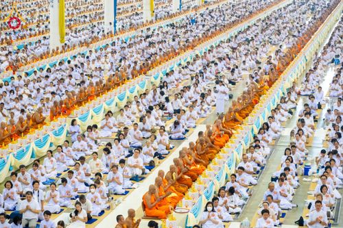 ภาพ No.60013:พิธีเจริญพระพุทธมนต์ "ฉลองอายุวัฒนมงคล 80 ปี หลวงพ่อธัมมชโย" พิธีถวายไทยธรรม คณะสงฆ์ 10,000 กว่าวัดทั่วประเทศ ในวันคุ้มครองโลก วันจันทร์ที่ 22 เมษายน พ.ศ. 2567 ณ สภาธรรมกายสากล วัดพระธรรมกาย จ.ปทุมธานี