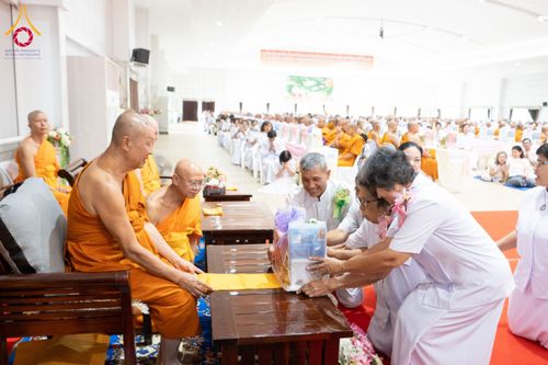 ภาพ No.149497:พิธีทักษิณานุปทานแด่บรรพชนตระกูลผ่องสวัสดิ์ และหมู่ญาติที่ล่วงลับไปแล้ว ประจำปี ครั้งที่ 19 วันพฤหัสบดีที่ 22 สิงหาคม พ.ศ. 2567 ณ พระมหาเจดีย์ทัตตชีโว ศูนย์อบรมเยาวชนกาญจนบุรี