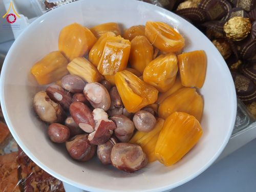 ภาพ No.197997:สาธุชนถวายภัตตาหารเป็นสังฆทาน แด่พระธรรมยาตรา ณ วัดโบสถ์(บน) ตำบลบางคูเวียง อำเภอบางกรวย จังหวัดนนทบุรี ในโครงการธรรมยาตรา กตัญญูบูชา มหาปูชนียาจารย์ พระมงคลเทพมุนี(สด จนฺทสโร) พระผู้ปราบมาร อนุสรณ์สถาน 7 แห่ง ปีที่ 13 วันที่ 19 มกราคม พ.ศ. 2568