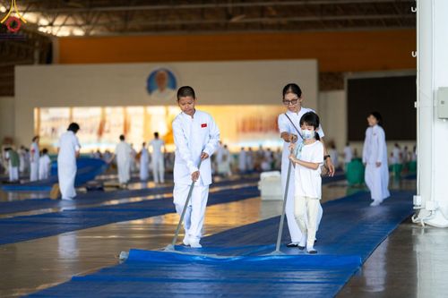 ภาพ No.167560:พิธีตักบาตรและพิธีบูชาข้าวพระ ในวันอาทิตย์ที่ 3 พฤศจิกายน พ.ศ. 2567 ณ วัดพระธรรมกาย