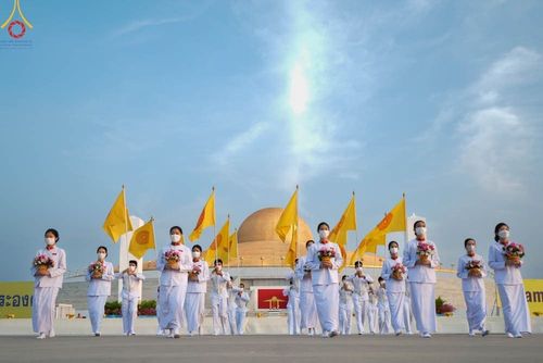 ภาพ No.101490:พิธีเวียนประทักษิณ, พิธีวันทาเจดีย์, พิธีขอขมาและมอบผ้าไตร ในโครงการอุปสมบทหมู่ รุ่นบูชาธรรมมหาปูชนียาจารย์ ณ วัดพระธรรมกาย ในวันที่ 9 ธันวาคม พ.ศ. 2566