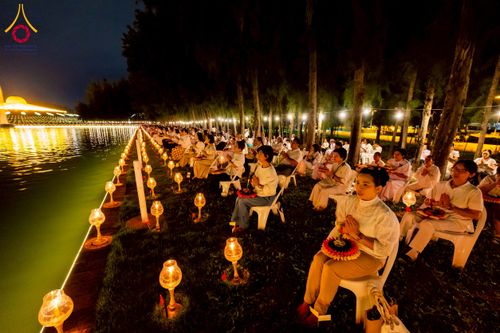 ภาพ No.266366:วันพุธที่ 5 พฤศจิกายน พ.ศ. 2568 (วันพระ ขึ้น 15 ค่ำ เดือน 12) พิธีลอยกระทงธรรม  ณ สระมหาเศรษฐีทะเลบุญ มหาวิหารพระมงคลเทพมุนี วัดพระธรรมกาย จ.ปทุมธานี