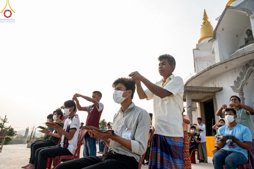 ภาพ No.127664:Photo Story ปฐมบรรพชาชาวพุทธมาร์มา Episode 2/5 วันที่ 6-7 กุมภาพันธ์ พ.ศ. 2567  โครงการบรรพชาครั้งประวัติศาสตร์ แห่งเทือกเขาจิตตะกอง  ครั้งแรกของชาวพุทธมาร์มา บังกลาเทศ บูชาธรรม 80 ปีหลวงพ่อธัมมชโย ณ วัดธัมจักร อรัญกุฏิ เมืองรัมการ์ คาร์กาชารี บังกลาเทศ