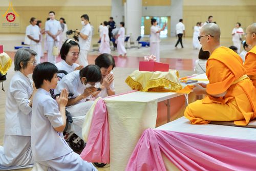 ภาพ No.237901:วันอาทิตย์ที่ 10 สิงหาคม พ.ศ. 2568 พิธีถวายไทยธรรมมุทิตาเปรียญธรรมและบาลีศึกษา ณ ห้องแก้วสารพัดนึก2 วัดพระธรรมกาย ปทุมธานี