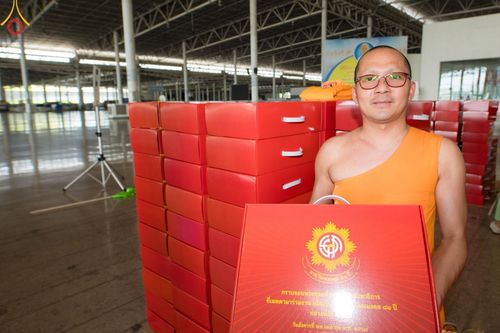 ภาพ No.212325:วันพุธที่ 19 มีนาคม พ.ศ. 2568 การบรรจุไทยธรรมลงกล่องสำเร็จ 43,500 กล่อง เพื่อถวายแด่พระสังฆาธิการ 40,000 กว่าวัดทั่วไทย ในวันคุ้มครองโลก 22 เมษายน พ.ศ. 2568 ณ บ้านแก้วเรือนทองคุณยายฯ วัดพระธรรมกาย