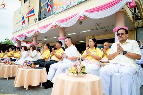 ภาพ No.241954:วันอาทิตย์ที่ 31 สิงหาคม พ.ศ. 2568 พิธีทำบุญแด่คณะสงฆ์ 122 รูป ฉลอง 121 ปี อำเภอคลองหลวง จ.ปทุมธานี เพื่อนำส่งช่วยเหลือคณะสงฆ์ 323 วัด 4 จังหวัดชายแดนภาคใต้ และช่วยเหลือประชาชนจากเหตุปะทะ แนวชายแดนไทย-กัมพูชา ณ บริเวณหน้าที่ว่าการอำเภอคลองหลวง 