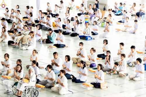 ภาพ No.247451:วันจันทร์ที่ 22 กันยายน พ.ศ. 2568 (วันพระ แรม 15 ค่ำ เดือน 10) พิธีบุพเปตพลี ครั้งที่ 170 ร่วมอุทิศบุญแด่หมู่ญาติที่ล่วงลับไปแล้ว และสืบทอดอายุพระพุทธศาสนา ณ หอฉันคุณยายอาจารย์ฯ วัดพระธรรมกาย