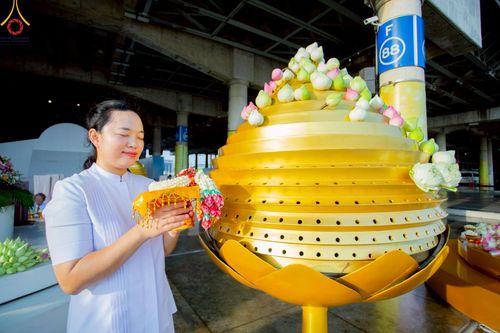 ภาพ No.217019:วันเสาร์ที่ 12 เมษายน พ.ศ. 2568 พิธีเวียนประทักษิณรอบพระมหาธรรมกายเจดีย์  พิธีวันทาเจดีย์ พิธีขอขมาและมอบผ้าไตร ในโครงการอุปสมบทหมู่ บูชาธรรมหลวงพ่อธัมมชโย, โครงการธรรมทายาท ระดับอุดมศึกษา รุ่นที่ 52 ,  โครงการบวชพระนานาชาติ AEC & WAB CEO รุ่นที่ 4 , ณ ว