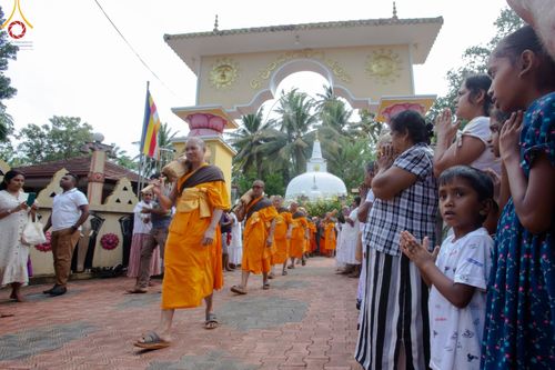 ภาพ No.140752:PhotoStory มหาศรัทธา ธรรมยาตราศรีลังกา EP.4 โครงการสยาม-ลังกา ธรรมยาตรา ฉลองเทศกาลวิสาขบูชาแห่งชาติ ศรีลังกา  บูชาธรรม 80 ปีหลวงพ่อธัมมชโย เส้นทางจาก เมืองดัมบูลลา ไปยัง เมืองมาตะเล  ตั้งแต่วันที่ 17-20 พฤษภาคม พ.ศ. 2567