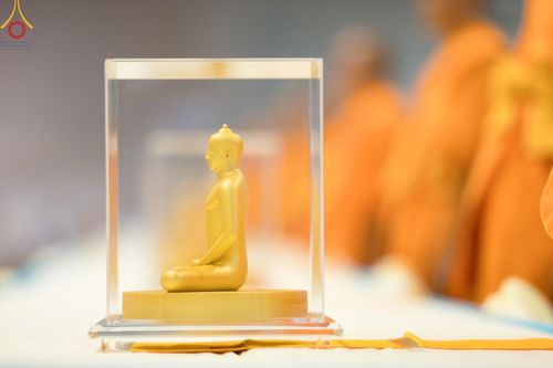 ภาพ No.159545:สัมมนาพิเศษและพิธีมอบองค์พระธรรมกาย 2,000 องค์ ณ ห้องแก้วสารพัดนึก 1 วัดพระธรรมกาย วันอาทิตย์ต้นเดือนที่ 6 ตุลาคม พ.ศ. 2567