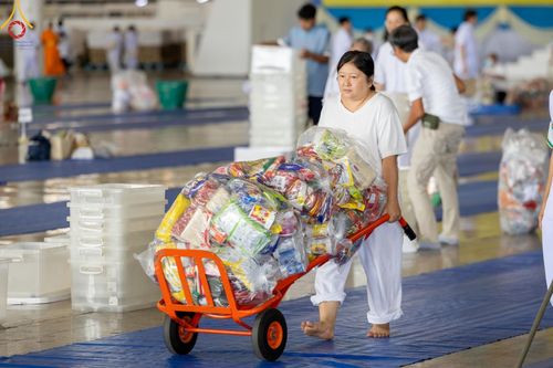 ภาพ No.137235:พิธีตักบาตร และปฏิบัติธรรม ในวันวิสาขบูชา วันพุธที่ 22 พฤษภาคม พ.ศ. 2567 ( วันพระขึ้น15 ค่ำ เดือน 6 ) ณ วัดพระธรรมกาย จ.ปทุมธานี
