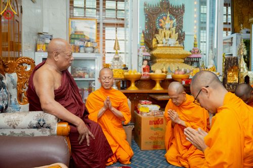 ภาพ No.220372:วันที่ 17 เมษายน พ.ศ. 2568 ผู้แทนวัดพระธรรมกาย ลงพื้นที่เยียวยา ซับน้ำตาเหยื่อแผ่นดินไหวมัณฑะเลย์