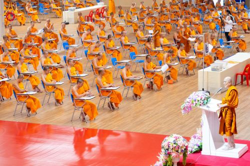 ภาพ No.208852:พระบาทสมเด็จพระเจ้าอยู่หัวทรงพระกรุณาโปรดเกล้าฯ พระราชทานภัตตาหารพระราชทาน แด่พระภิกษุ สามเณร ในการสอบบาลีสนามหลวง ณ วัดพระธรรมกาย วันที่ 22 กุมภาพันธ์ พ.ศ. 2568 ณ วัดพระธรรมกาย อำเภอคลองหลวง จังหวัดปทุมธานี