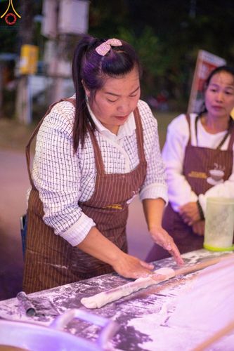 ภาพ No.187217:พิธีตักบาตรพระ ๕๐๐ รูป "สร้างบุญใหญ่ ส่งท้ายปีเก่า ต้อนรับปีใหม่ ๒๕๖๘" วันเสาร์ที่ ๒๘ ธันวาคม พ.ศ. ๒๕๖๗ ณ ถนนหน้าที่ว่าการอำเภอภูเรือ จังหวัดเลย