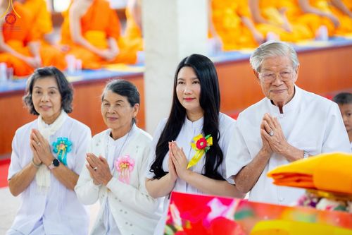 ภาพ No.195269:พิธีทอดผ้าป่าทำนุบำรุงศาสนสถาน ณ วัดพรสวรรค์ ต.หนองบ่อ อ.สองพี่น้อง จ.สุพรรณบุรี ในโครงการธรรมยาตรา กตัญญูบูชา มหาปูชนียาจารย์ พระมงคลเทพมุนี(สด จนฺทสโร) พระผู้ปราบมาร อนุสรณ์สถาน 7 แห่ง ปีที่ 13 วันที่ 13 มกราคม พ.ศ. 2568