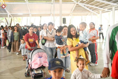 ภาพ No.193933:วัดพระธรรมกาย จัดงานวันเด็กแห่งชาติ ประจำปี พ.ศ.2568 ออกร้านอาหาร 200 ร้าน มอบของขวัญหลายหมื่นชิ้น วันที่ 12 มกราคม พ.ศ. 2568 วัดพระธรรมกาย อ.คลองหลวง จ.ปทุมธานี