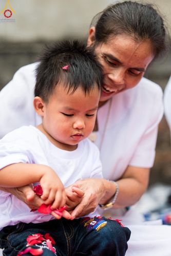 ภาพ No.128265:พิธีอัญเชิญพระบรมสารีริกธาตุ " ใจกลางเมืองนครหาดใหญ่ " เพื่อประดิษฐาน ณ มหารัตนเจดีย์สิริปทุมสวรรค์ (เจดีย์อริยพุทธะ 5 พระองค์) ศูนย์ปฏิบัติธรรมภาคใต้ อ.บางกล่ำ จ.สงขลา  วันที่ 9 มีนาคม พ.ศ.2567 (ชุดที่ 1)