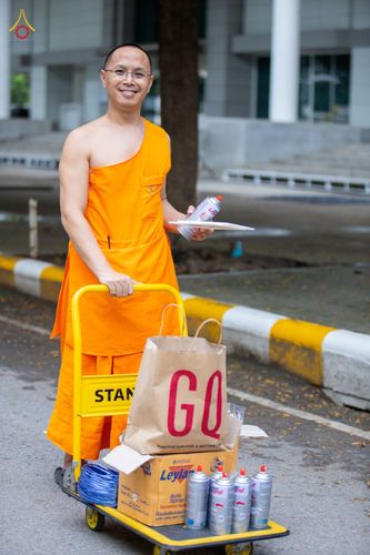 ภาพ No.88760:คณะสงฆ์ เจ้าหน้าที่ และสาธุชน ทุ่มเทแรงกายแรงใจเตรียมงาน เพื่องานวันครูผู้ค้นพบวิชชาธรรมกาย ตั้งแต่วันที่ 20 กันยายน พ.ศ. 2566