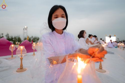 ภาพ No.118252:พิธีจุดประทีปถวายเป็นพุทธบูชา และบูชาธรรมมหาปูชนียาจารย์ พระมงคลเทพมุนี(สด จนฺทสโร) วันที่ 24 มกราคม พ.ศ. 2567 ณ อนุสรณ์สถานบางปลา อ.บางเลน จ.นครปฐม