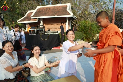 ภาพ No.208721:ตักบาตรพระ 1,743 รูป ครบรอบ 743 ปี นครน่าน ถวายเป็นพุทธบูชา น้อมบุญกุศลอุทิศให้บรรพบุรุษ วันอาทิตย์ ที่ 16 กุมภาพันธ์ พ.ศ. 2568 ณ ถนนคนเดินข่วงเมืองน่าน ต.ในเวียง อ.เมือง จ.น่าน