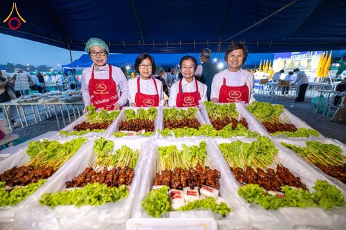 ภาพ No.198392:พิธีถวายภัตตาหารเป็นสังฆทาน แด่พระธรรมยาตรา ณ อนุสรณ์สถานบางปลา วัดบางปลา อำเภอบางเลน จังหวัดนครปฐม ในโครงการธรรมยาตรา กตัญญูบูชา มหาปูชนียาจารย์ พระมงคลเทพมุนี(สด จนฺทสโร) พระผู้ปราบมาร อนุสรณ์สถาน 7 แห่ง ปีที่ 13 วันที่ 20 มกราคม พ.ศ. 2568