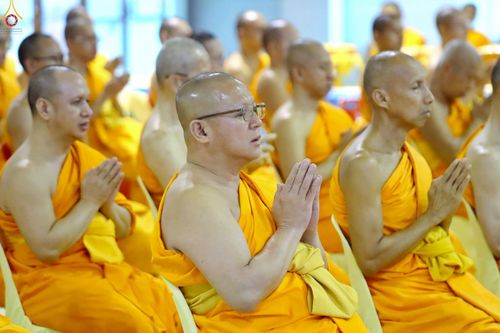 ภาพ No.233836:วันเสาร์ที่ 19 กรกฎาคม พ.ศ.2568 วันมหารำลึก ครั้งที่ 35 พิธีรำลึกถึงนักสร้างบารมี , พิธีสวดพระพุทธมนต์ , พิธีทอดผ้าบังสกุลและถวายไทยธรรม วัดพระธรรมกาย