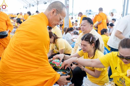 ภาพ No.146511:มหาสังฆทานถวายเป็นพุทธบูชาครั้งยิ่งใหญ่ โครงการทำบุญตักบาตร เพื่อถวายเป็นพระราชกุศล เนื่องในโอกาสมหามงคลเฉลิมพระชนมพรรษา พระบาทสมเด็จพระเจ้าอยู่ห้วฯ ทรงเจริญพระชนมพรรษา 6 รอบ 72 พรรษา