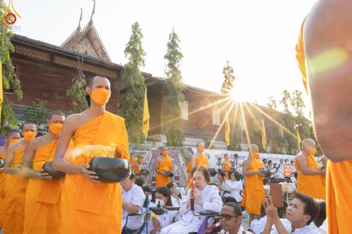 ภาพ No.116108:พิธีตักบาตรพระธรรมยาตรา ณ อนุสรณ์สถานลำดับที่ 4 สถานที่เกิดด้วยกายธรรม วัดโบสถ์(บน) จ.นนทบุรี วันที่ 21 มกราคม พ.ศ. 2567