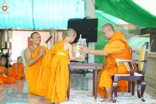 ภาพ No.61138:สามเณรออกบิณฑบาต และกิจกรรมอบรมสามเณร ในโครงการบรรพชาสามเณรฟื้นฟู พระพุทธศาสนาทั่วไทย ณ ศูนย์อบรมที่พักสงฆ์บ้านร่มเย็น จ.นราธิวาส วันที่ 2-15 เมษายน พ.ศ. 2567