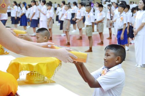 ภาพ No.245985:วันเสาร์ที่ 13 กันยายน พ.ศ. 2568 พิธีมอบผ้าไตรประธานกฐินสัมฤทธิ์เด็กดี V-Star ณ สภาธรรมกายสากล วัดพระธรรมกาย