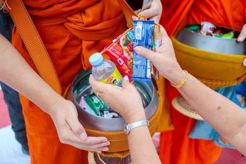 ภาพ No.237127:วันอาทิตย์ที่ 10 สิงหาคม พ.ศ. 2568 มหาสังฆทานครั้งยิ่งใหญ่ ตักบาตรพระ 10,000 รูป ถ.นิพัทธ์อุทิศ 3 ใจกลางนครหาดใหญ่ จ.สงขลา (ชุดที่ 2)