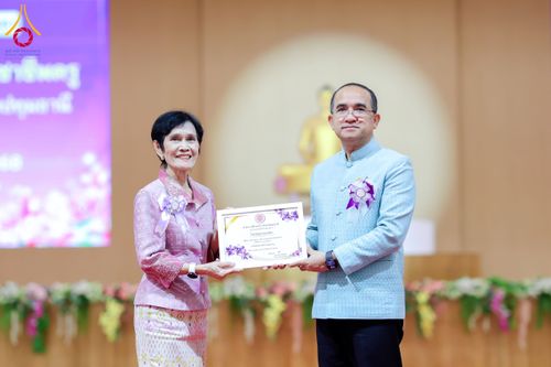 ภาพ No.196114:ผู้ว่าปทุมฯ เปิดงานวันครู ครั้งที่ 69 พ.ศ. 2568 จังหวัดปทุมธานี “เรียนดี มีความสุข : ครูไทยร่วมใจปฏิวัติการศึกษา เด็กฉลาดคิด ฉลาดทำ” ณ วัดพระธรรมกาย - รวมใจระลึกถึงพระคุณบูรพาจารย์ ยกย่องเชิดชูเกียรติผู้ประกอบวิชาชีพทางการศึกษาที่ประกอบคุณงามความดี 