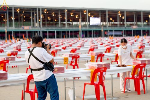 ภาพ No.219142:วันที่ 19-21 เมษายน พ.ศ. 2568 การเตรียมงานในลานธรรม , วิหารคด เพื่องานวันคุ้มครองโลก 22 เมษายน พ.ศ. 2568