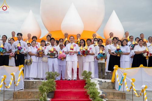 ภาพ No.144471:3 Bigboon 1.พิธีทอดผ้าป่าสถาปนาสังฆรัตนะปทุมเจดีย์ 2.พิธีประดิษฐานดอกบัวอนันต์นิรันดร์กาล 3.พิธีถวายมหาสังฆทานแด่คณะสงฆ์ทุกวัดในจังหวัดปัตตานี ณ ศูนย์อบรมเยาวชนจังหวัดปัตตานี วันอาทิตย์ที่ 14 กรกฎาคม พ.ศ. 2567