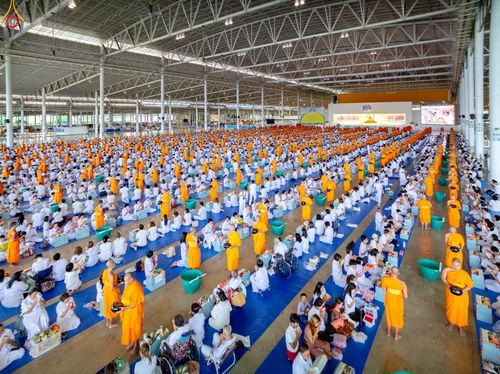 ภาพ No.240466:วันพุธที่ 27 สิงหาคม พ.ศ. 2568 พิธีตักบาตร ในวันธรรมชัย ณ วัดพระธรรมกาย จ.ปทุมธานี