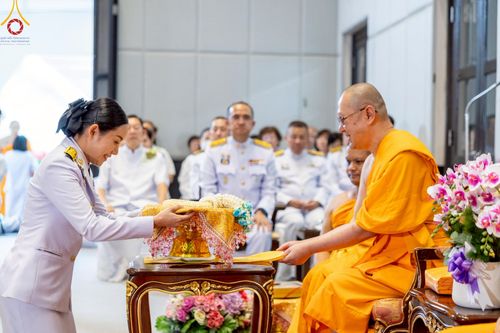 ภาพ No.214839:พิธีต้อนรับสัญญาบัตร พัดยศ พระราชวิเทศวชิรเวที (บัณฑิต วรปญฺโญ) เจ้าอาวาสวัดพระธรรมกายสกอตแลนด์ สหราชอาณาจักร ผู้ช่วยเจ้าอาวาสวัดพระธรรมกาย ณ อุโบสถพระไตรปิฏก วัดพระธรรมกาย