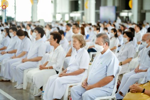 ภาพ No.89515:พิธีตักบาตร ข้าวสารอาหารแห้ง พิธีบูชาข้าวพระ และพิธีจุดเทียนใจ ไฟนิรันดร์  อนันตชัย ณ สภาธรรมกายสากล วัดพระธรรมกาย วันอาทิตย์ที่ 1 ตุลาคม พ.ศ. 2566