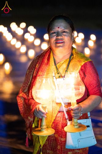 ภาพ No.132411:พิธีจุดโคมประทีปถวายเป็นพุทธบูชา ในโครงการบรรพชา 1,250 รูป ณ แดนประสูติ สวนลุมพินี ประเทศเนปาล วันที่ 17 มีนาคม พ.ศ. 2567