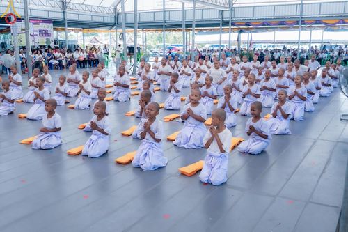 ภาพ No.133511:พิธีขอขมารับผ้าไตร, พิธีบรรพชาสามเณร, สามเณรออกบิณฑบาต ในโครงการบรรพชาสามเณร ฟื้นฟูพระพุทธศาสนาทั่วไทย  ณ ศูนย์ปฏิบัติธรรม และอบรมเยาวชนเมืองยะลา วันที่ 3 เมษายน พ.ศ. 2567