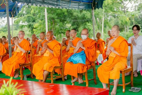 ภาพ No.246922:วันอาทิตย์ที่ 14 กันยายน พ.ศ. 2568 พิธีทอดผ้าป่า ซื้อดิน ปรับพื้นที่ลานธรรม  และพิธีกลั่นแผ่นดิน โปรยทราย สถาปนาองค์พระเจดีย์ เพื่อสร้างสันติภาพโลก  ณ ศูนย์ปฏิบัติธรรมสระบุรี อ.พระพุทธบาท จ.สระบุรี